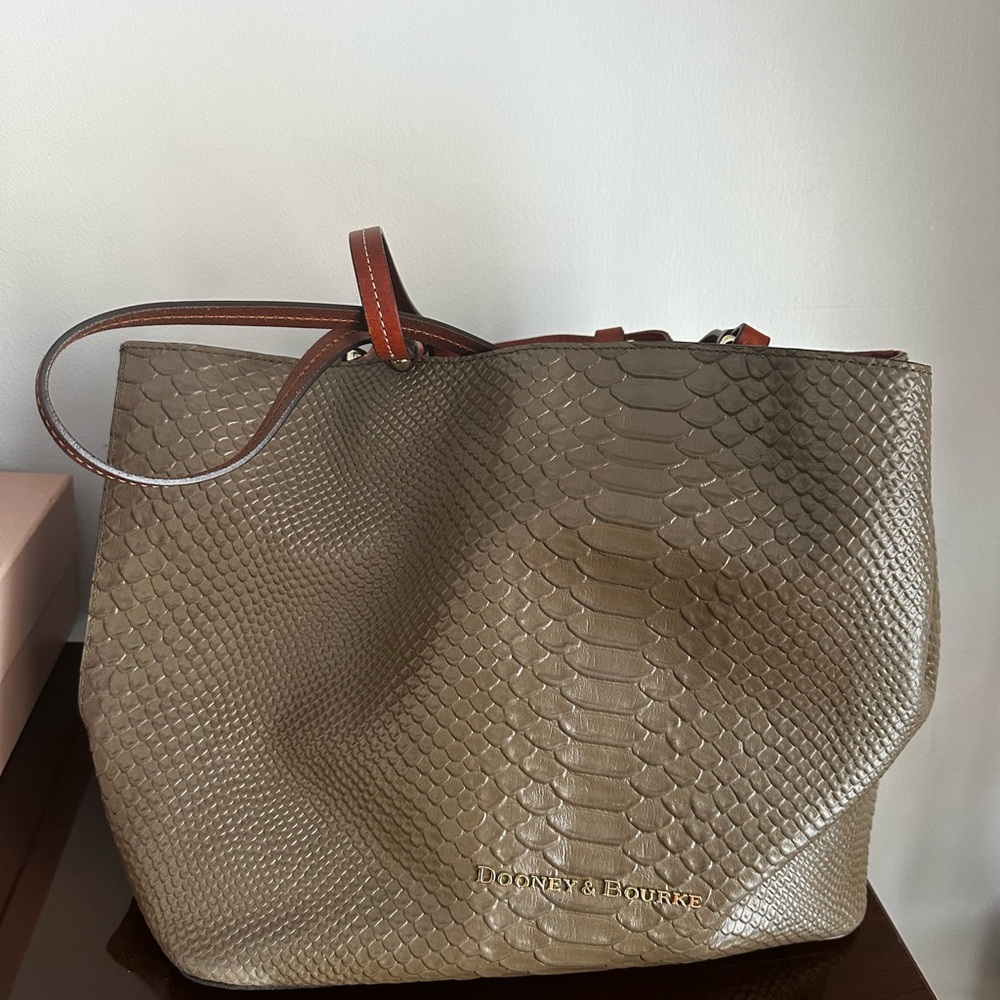 Dooney & Bourke Tan Tote Bag with Textured Leather and Spacious Design